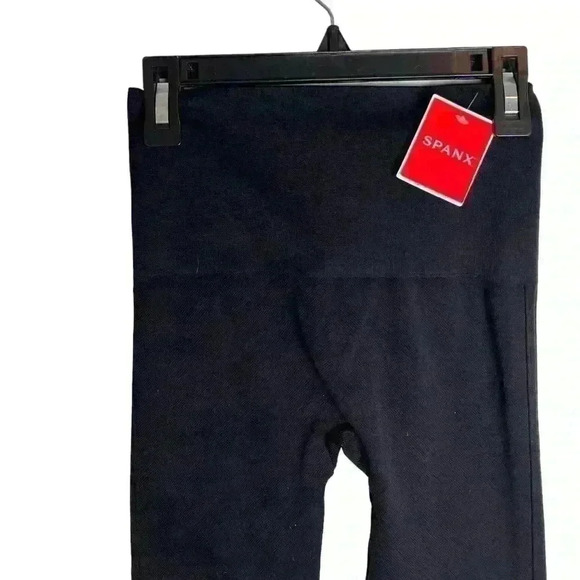 Spanx Look At Me Now Legging in Very Black Size Small Petite - Picture 3 of 9